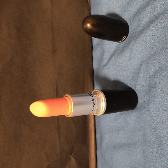 MAC Cosmetics Riot House A36 Matte - Picture 2 of 4